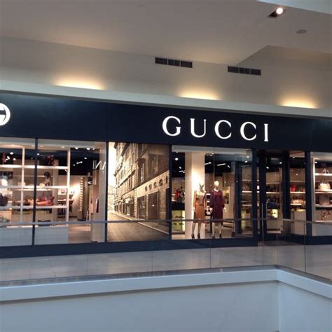 Gucci store vs outlet store